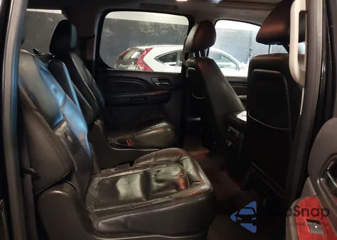 2011 Cadillac Escalade Esv Luxury z USA, uszkodzony, nr VIN 1GYS4HEF9BR316322